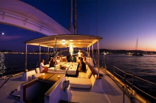Dame des Tropiques -  On Deck